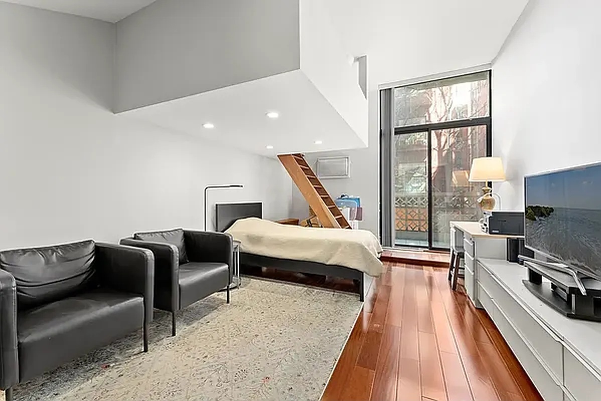 215 E 24th St 202 – 1